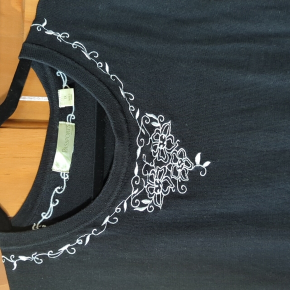 Women's 1X black and white sweater set - Picture 3 of 5